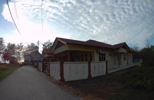 Kampung Sura Masjid House | Beautiful Oceanfront Homestay in Dungun for Families