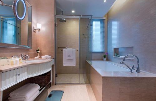 Chidlom Hotel | Elegant Oriental Residence Bangkok with Oceanfront Pool