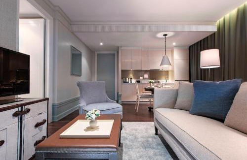 Chidlom Hotel | Elegant Oriental Residence Bangkok with Oceanfront Pool