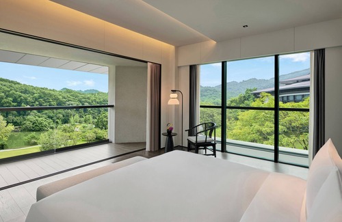 Baiyun Hotel | Relax at Oriental Resort Guangzhou: Pool, Spa & Dining Awaits