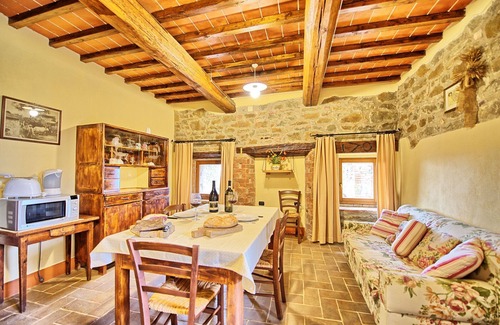 Castelnuovo Berardenga Apartment | Idyllic Orietta 2: Relaxing Country House with Pool Near Siena