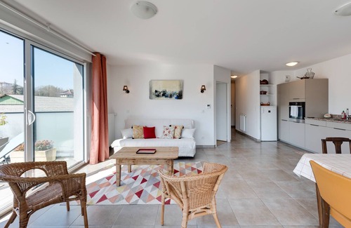 Cran-Gevrier Apartment | Discover Origami: Cozy Retreat Steps from Annecy's Heart