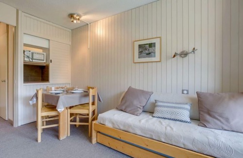 Reberty Apartment | Discover Origanes 324: Lake View & Spa Retreat