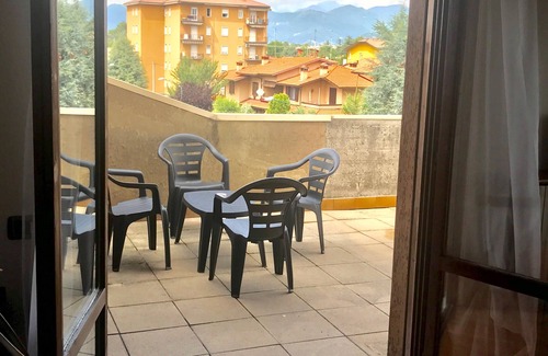 Grassobbio Apartment | Relaxing Orio Penthouse with Kitchen & Breakfast Near Airport