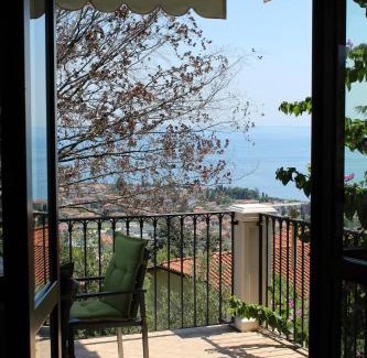 Toscolano Maderno Apartment | Unforgettable Stays at Oriolo with Pool & Family Amenities