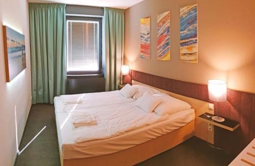 Sarvar Apartment | Orion Apartman: 4-Star Retreat with Family-Friendly Amenities
