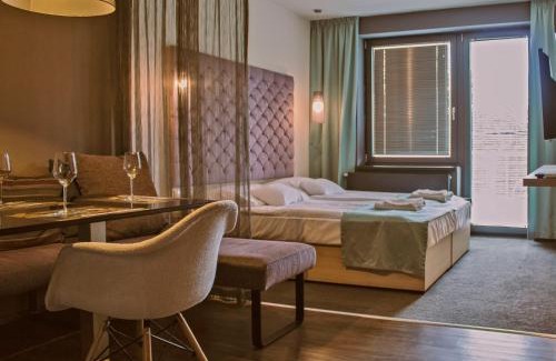 Sarvar Apartment | Orion Apartman: 4-Star Retreat with Family-Friendly Amenities