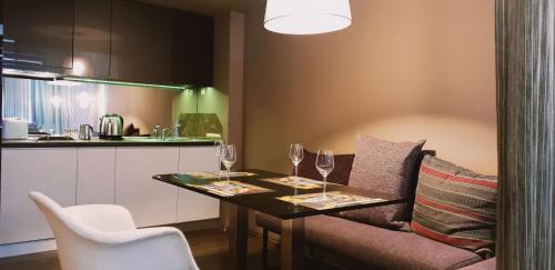 Sarvar Apartment | Orion Apartman: 4-Star Retreat with Family-Friendly Amenities