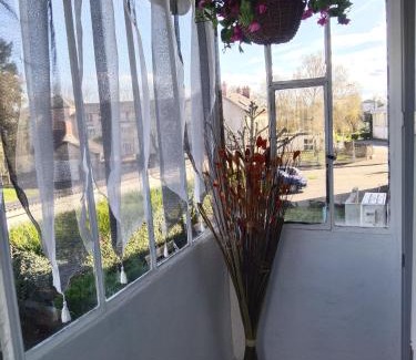 Fourchambault Apartment | Discover Orion: Family-Friendly & Pet Welcoming Stay