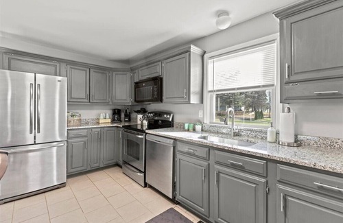 Lake Orion House | Convenient 3BD Fully Furnished House for Family Getaways