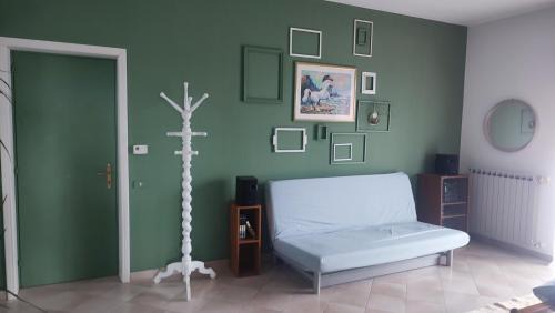 Pianella House | Pet-Friendly Stay at Orion House for Families