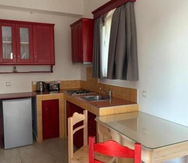 Marathokampos Apartment | Discover Orion_Pleiades: Family-Friendly with Pool Access
