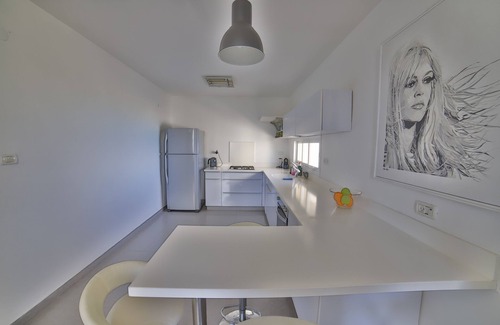 Netanya Apartment | Discover Orisplace: A Home on the Sea with Pool & More