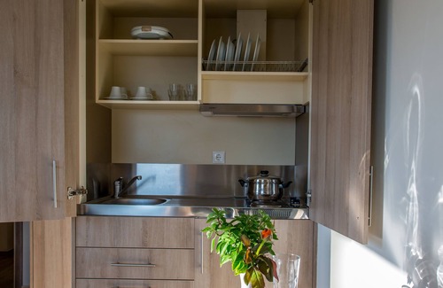 Zalongo Apartment | Orizontas Residences: Ocean View with Pool and Dining Options
