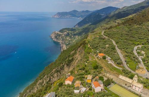 Volastra Apartment | Discover Orizzonte damare: Family-Friendly 4-Star Retreat