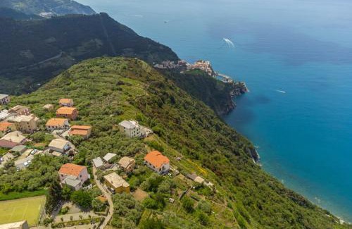 Volastra Apartment | Discover Orizzonte damare: Family-Friendly 4-Star Retreat