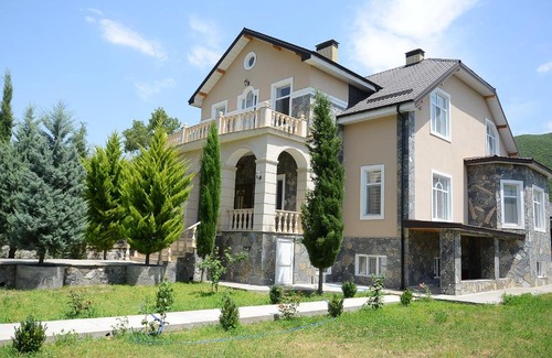 Sheki Villa | Top-Rated Orkhan Guest House: Pet-Friendly and Family-Ready