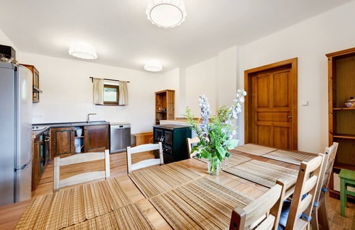 Varvazov Villa | Experience Orlík JVNS100 with Lake Views and Family Comfort