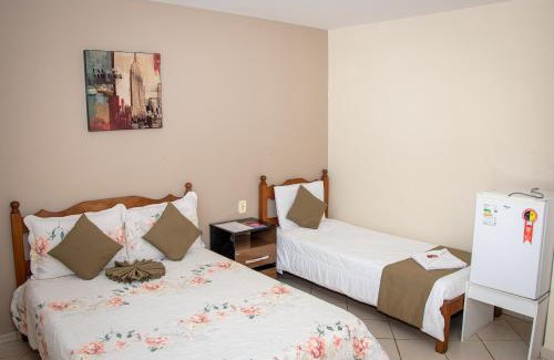 Araruama Hotel | Inviting Orla de Araruama: Poolside Fun & Breakfast Included