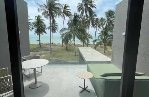 Passo de Camaragibe Villa | Relax at Orla Milagres II: Pet-Friendly Ocean View Retreat