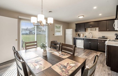 Orland Park House | Pet Friendly Orland Park FHS Rental with Pool & Breakfast
