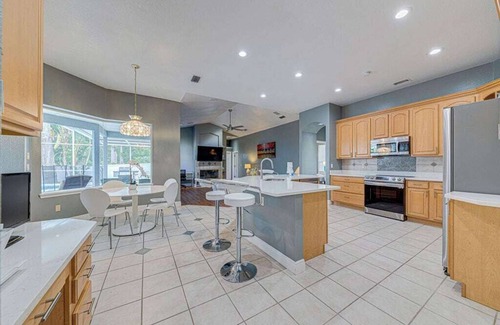 Forest City House | Perfect Orlando Getaway: Spa, Hot Tub & Breakfast Included