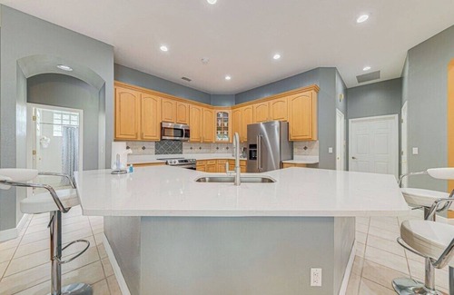 Forest City House | Perfect Orlando Getaway: Spa, Hot Tub & Breakfast Included