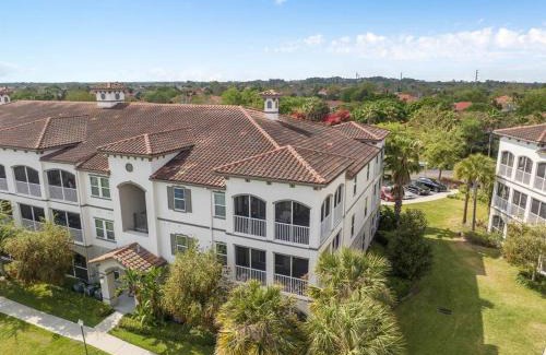 Ocoee Apartment | Orlando Oasis: Modern 4BD with Pool and Lake View