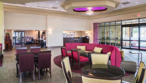 Orlando Hotel | Family-Friendly Orlando Palms with Pool Access Awaits You