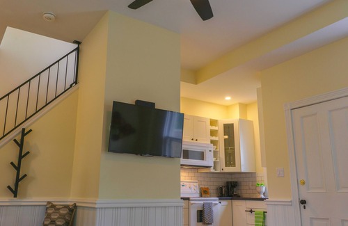 Stratford House | Serene Orlando's Hideaway with Spa & Lake View Amenities