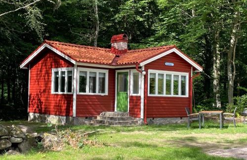 Hoor House | Pet-Friendly Retreat at Ormanäs Stugby – Family Approved!