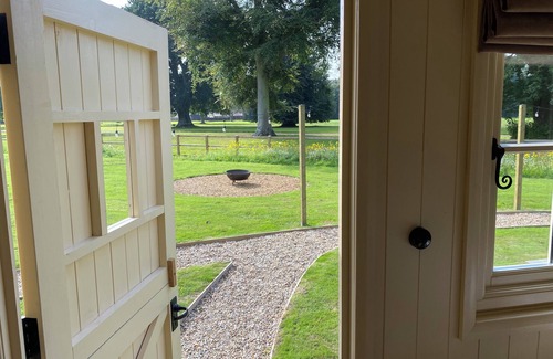 Great Yarmouth Ski Chalet | Discover Ormesby Manor: Family-Friendly Gamekeeper Hut