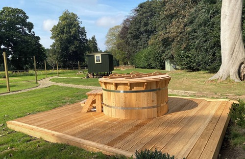 Great Yarmouth Ski Chalet | Discover Ormesby Manor: Family-Friendly Gamekeeper Hut