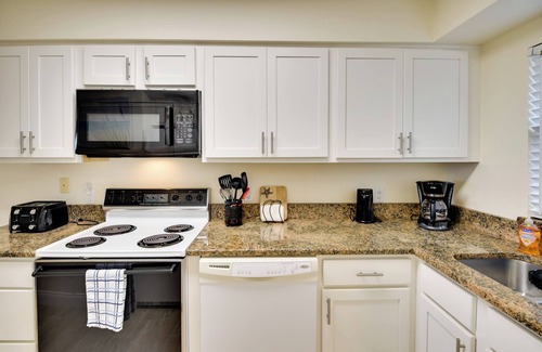 Ormond-by-the-Sea Condo | Beachside Condo with Pool Access: Rated 10/10 for Comfort!