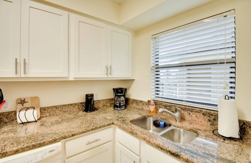 Ormond-by-the-Sea Condo | Beachside Condo with Pool Access: Rated 10/10 for Comfort!