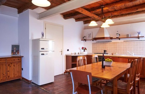 Bellano House | Oro del Lario: Oceanfront Retreat with Spa and Kitchen