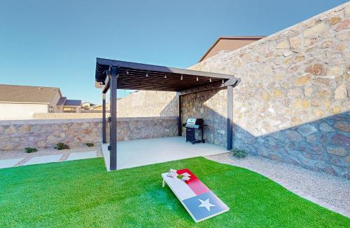 Biggs Field House | Discover Family-Friendly Comfort at Oro Oasis Hotel