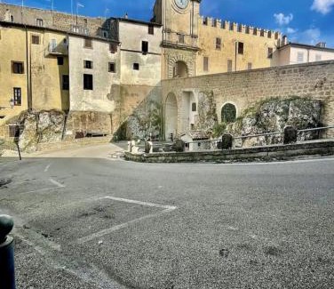 Capranica Apartment | Orologio House - house in the center
