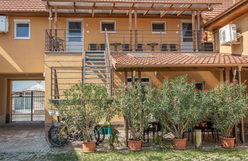 Oroshaza Apartment | Top-Rated Oros House Apartmanház with Family-Friendly Amenities