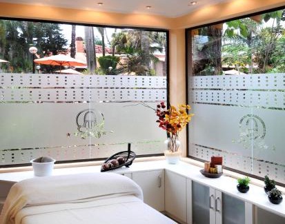 Zona Granja Hotel | Relax at Orquideas Hotel & Cabañas with Pool and Breakfast