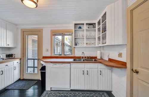 Orrs Island House | Orr's Island Ocean Views with Pool and Breakfast Included
