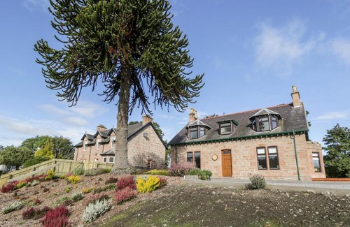 Marybank House | Experience Orrinside: 4-Star Pet and Child-Friendly Retreat
