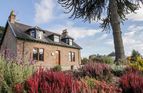 Marybank House | Experience Orrinside: 4-Star Pet and Child-Friendly Retreat