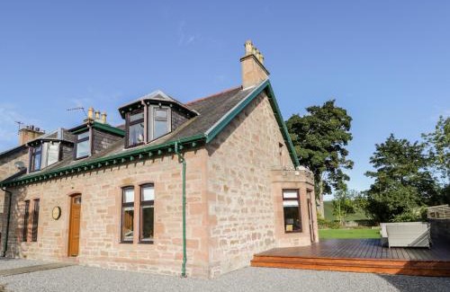 Marybank House | Experience Orrinside: 4-Star Pet and Child-Friendly Retreat