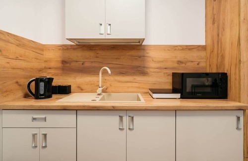 Ursus Apartment | ORSO City Studio: Pet-Friendly Comfort with King Bed