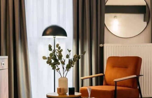 Ursus Apartment | ORSO City Studio: Pet-Friendly Comfort with King Bed