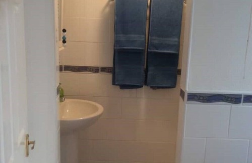 Bishopston Apartment | Cozy Ortari @70: Pet-Friendly Stay in Gower, Swansea