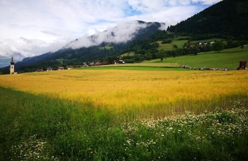 Millstatt Apartment | Discover Ortnerhof: Cozy Retreat with Hot Tub & Breakfast
