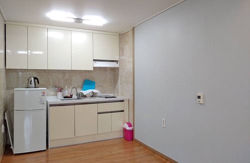 Hallim Condo | Budget-Friendly Stay at Orumm Pension with Kitchen & Breakfast