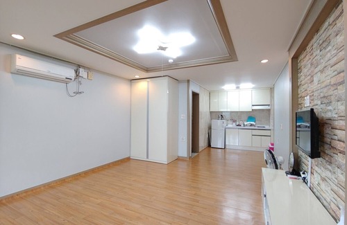 Hallim Condo | Budget-Friendly Stay at Orumm Pension with Kitchen & Breakfast